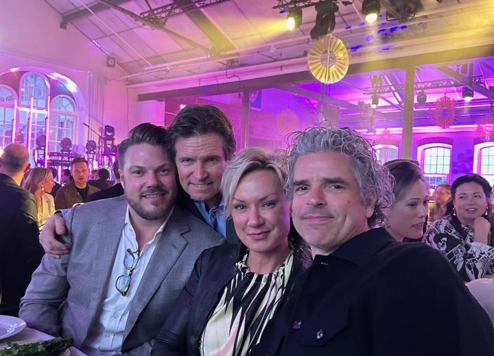 Contrast vinner silver I Gyllene Hjulet 2025. Ola Comstedt med respresentanter från HIAB.